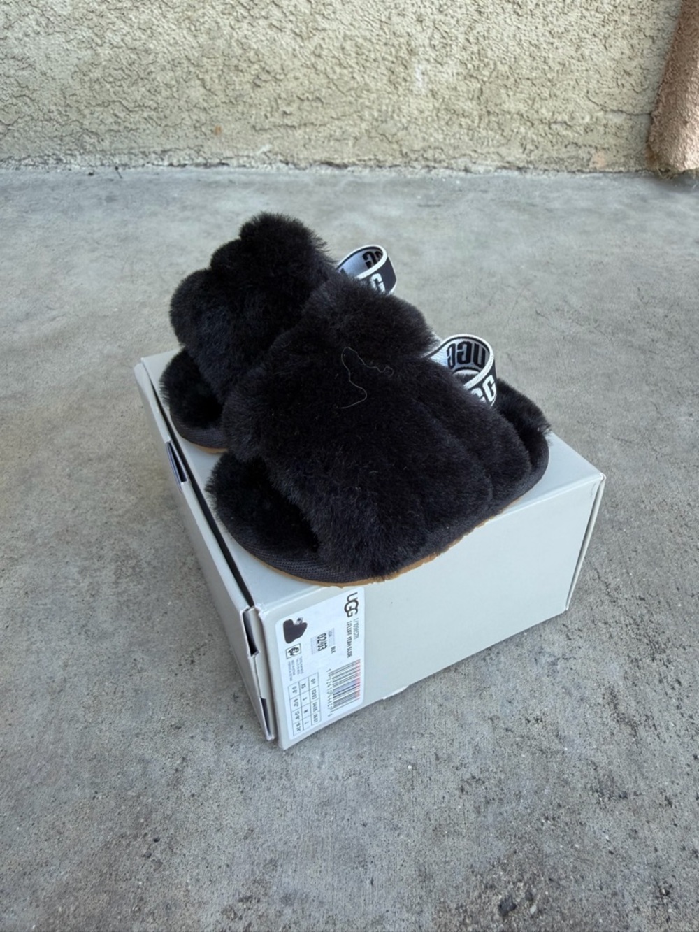 Baby UGG Black Fluff Slide Sandals 02/03